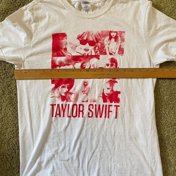 Taylor Swift Red Album T-Shirt - Picture 5 of 8
